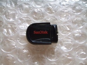 SanDisk USBメモリー 8GB 便利なキャップ付き ジャンク扱い