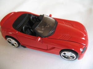 UNIVERSAL製　　2006 Dodge Viper SRT-10 （赤） 1/55