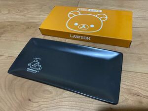 新品☆可愛い☆☆リラックマおかず皿ローソン LAWSON お皿 りらっくま焼魚長皿長方形　角皿　便利なサイズ♪レア非売品2016年