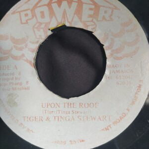 Tiger ＆ Tinga Stewart / Upon The Roof 