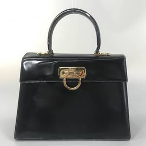 【美品】フェラガモ　 Ferragamo サルヴァトーレフェラガモ Salvatore　ガンチーニ ショルダーバッグ ハンドバッグ　ゴールド金具　K