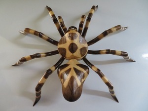 ☆レア！(アジア制作)☆45センチ近くの木彫りの蜘蛛☆とてもよく出来ています！☆