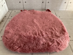 短毛無地馬蹄ムートンクッション(紐付き)ローズtm-brw25　https://iwai-mouton.jp/moutoncushion-shearlingcushiontm-brw25/