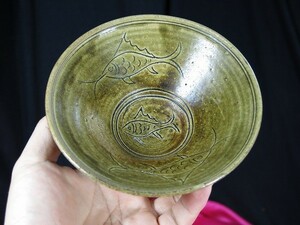 B　褐緑釉魚文碗①　東南アジア　遺跡発掘品　本物