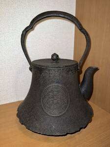 鉄瓶 茶道具 煎茶道具 南部鉄器 骨董 時代物 急須 つば付き 錆あり 大型 富士山型 約2キロ