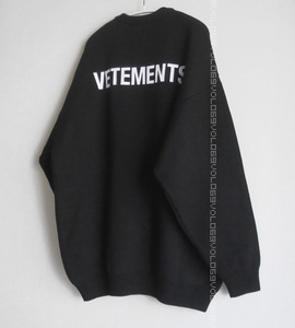 VETEMENTSヴェトモンICONIC LOGO KNITTED JUMPERウール アイコニック ロゴ オーバーサイズ ニット ジャンパー トップス セーターXSデムナ