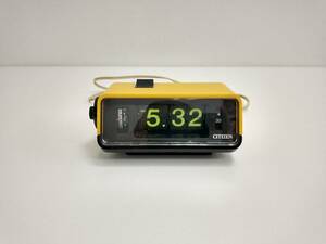 F64A CITIZEN 時計 昭和 レトロ ハイリーフ カーチス デジタル パタパタ 黄色 アラーム付 卓上 置き時計 通電確認済み アナログ シチズン 