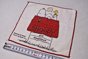 SNOOPY ★ スヌーピー ★ ミニタオル ★ ハンドタオル ★ 19cmx19.5cm ★ 白 ★ 赤い縁 ★ ピーナッツ ★ PEANUTS ★ 中古品 ★ シミあり