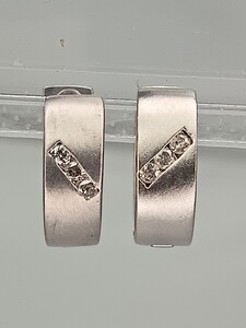 ☆K18wg★天然ダイヤ0.03ct☆ピアス★63