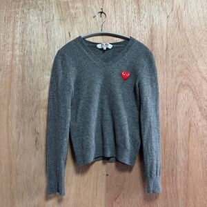 希少【PLAY COMME des GARCONS プレイ コムデギャルソン【商品名】AZ-N001 AD2006/Vネック/LOGO KNIT SWEATER/ニット セーター