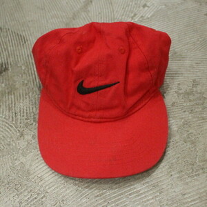 CAP536 2000年代製 NIKE ナイキ ベースボールキャップ■00s 表記4-7サイズ レッド 赤 刺しゅう キッズ hat ハット 帽子 古着 アメカジ 激安