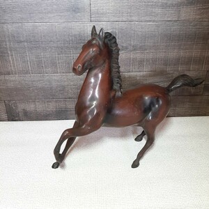 【希少品】鉄製馬 の 置物　奔馬　金属工芸　置物　オブジェ　インテリア　日本　工芸品　美術品馬の置物　鉄製　重量3.5kg　記念 刻印あり