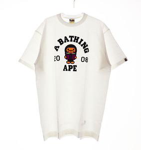 アベイシングエイプ A BATHING APE BABY MILO 2008 9 Tee L マイロ プリント カレッジ ロゴ カレンダー 読書 本 ホワイト 白【ブランド古着