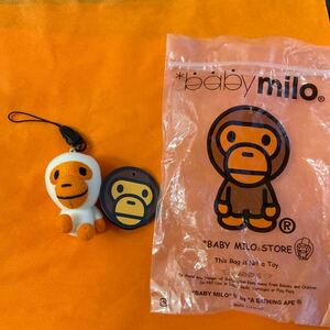 新品未開封　多少黄ばみ有り　A BATHING APE BABYMILO ベイシングエイプ ベビーマイロ　携帯クリーナー型人形　キーホルダー ストラップ