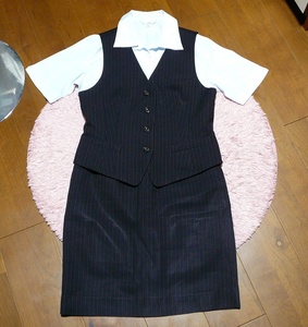 ●送料520円●やや使用感強めです　OLさん　中古制服3点　ベストスーツとブラウス　コスプレ衣装　OL制服　事務服