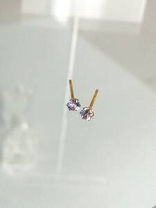 天然タンザナイトピアス　ラウンドシェイプ3mm　18金　12月誕生石