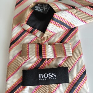 HUGO BOSS (ヒューゴボス)ベージュ黒白ピンクストライプネクタイ