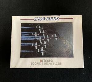 未開封 箱傷みあり　snow birds スノーバード　300ピース　カナディアct-114 チューター　ジェット練習機