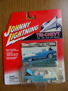 [ミニカー] JOHNNY LIGHTNING トライシェビー　1955 シェビー・ベルエア (青/白)　[1:64]