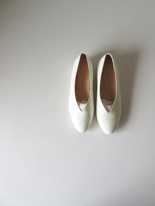 未使用 DELMONACO / デルモナコ V-pumps enamel IVORY 24.0 / レザー パンプス レディース シューズ