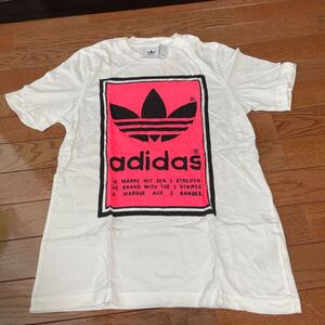 adidas ロゴTシャツ