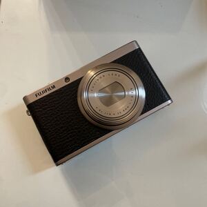 現状品　美品　FUJIFILM 富士フィルム XF1 デジタルカメラ コンデジ 