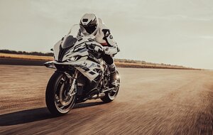 BT MOTO 社製 ECU書き換えソフトウエア BMW M 1000 RR 2023～2024 年式