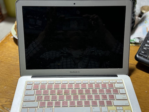 SSD無し Apple Mac-book Air A1466 13.3インチ＋充電器