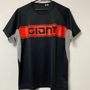 ユニクロ UNIQLO UT GIANT ジャイアント 半袖Tシャツ　Mサイズ