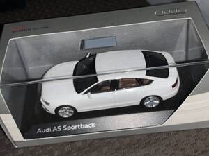 アウディ　ディーラーモデル　1/43　A5 sportback　Ibis White　used 良品