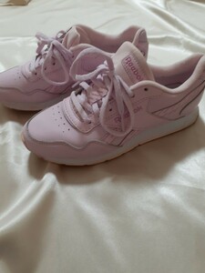 ★used　Reebok　リーボック　スニーカー　ピンク