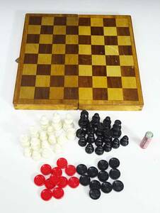 ◆(TD) 昭和レトロ チェス盤 駒 セット 折りたたみ式 木製 チェス台 携帯用 ポータブルチェス ボードゲーム おもちゃ 玩具