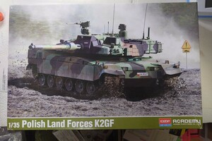 アカデミー1/35 ポーランド軍　KA2GF（韓国軍Ｋ２Ａ２の輸出版）