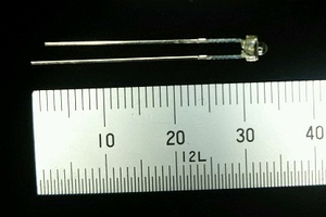 凸型ＬＥＤ　白色　先端直径１．８ｍｍ　先端長１．５ｍｍ　１０個入り