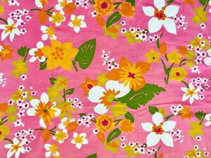 昭和レトロ　ヴィンテイジ　布地　生地　ハギレ　服地　裁縫　ピンク地に花柄　かわいい　光沢感あり　約１12ｘ１4０　綿100％