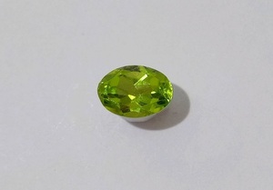 天然 ペリドット　ルース　0.8ct　0.2g　小キズ有り