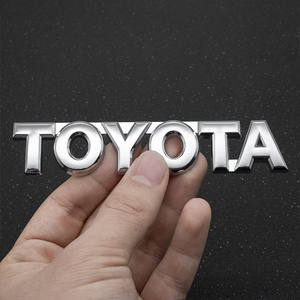 【送料込】TOYOTA 3Dエンブレム(両面テープ付) シルバー 縦2.4cm×横12cm　金属製 トヨタ 豊田　