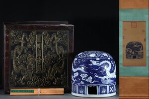 ■大成美術■青花纏枝花卉龍紋蒙古包 郎世寧絵 絹本 【磁器瓶図】掛け軸 箱付き（検） 元時代 染付 陶磁器 唐物 中国美術 骨董 古玩 344