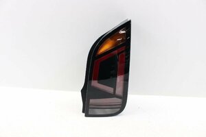 美品/破損無　VW　ワーゲン　UP　アップ　AACHY　後期　純正品　テールライト　右　右側　1S0.945.096.J　00202684-06　284990-A211