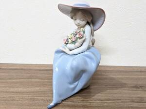 【6105】1円スタート!! Lladro リヤドロ No.5862 「花の香りにつつまれて」 フィギュリン 陶器人形 少女 置物 花 アンティーク