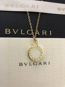 ブルガリBVLGARI 丸いロゴチャーム　ホワイトとゴールド系　ネックレスチェーンプレゼント