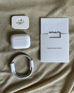 美品 アップル airpods pro 第2世代 (USB-C)タイプ イヤホン ワイヤレス Bluetooth