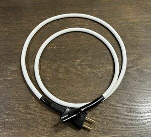 メガネ型電源ケーブル 1m。オヤイデd+ C7 PowerCable 電源プラグは真鍮無メッキ。チタンオイル塗布済。ハンダは＋500円で選択出来ます。