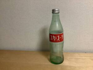 昭和52年頃　Coca-Cola 1L空き瓶　コカ・コーラ 1リットル空き瓶　キャップ付き　送料無料