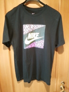 NIKE THE NIKE TEE　ビッグロゴプリント　Tシャツ　送料２３０円