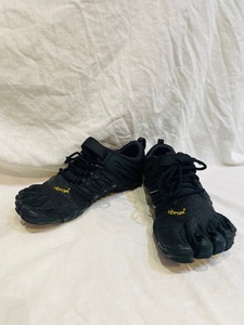 Vibram ヴィブラム ビブラム Five Fingers ファイブフィンガーズ ブラック スニーカー ランニング シューズ V-Train 17M6601 US9-9.5 26cm