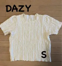 【美品】DAZY デイジー　シーイン　半袖　Tシャツ　カットソー　S エンボス