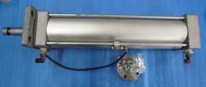 中古現状渡品 SMC シリンダ SMC MDBB100-Y0844-400 位置センサー1個付属 AIR CYLINDER エアーシリンダ シンクロン用弁板用取付金具付き。