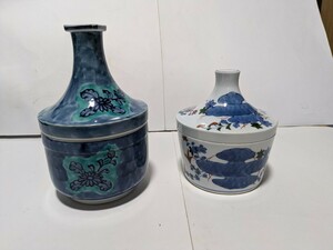 有田焼、館林源右衛門、菓子器、2点『①青彩菊絵蓋物、②染錦草花絵蓋物』、青彩、染錦、銘「源右衛門」有、箱無