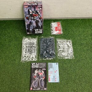 【未開封保管品】『2-020』BANDAI 超時空要塞マクロス ARMORED VALKYRIE アーマードバルキリー VF-1J 1/72スケール プラモデル